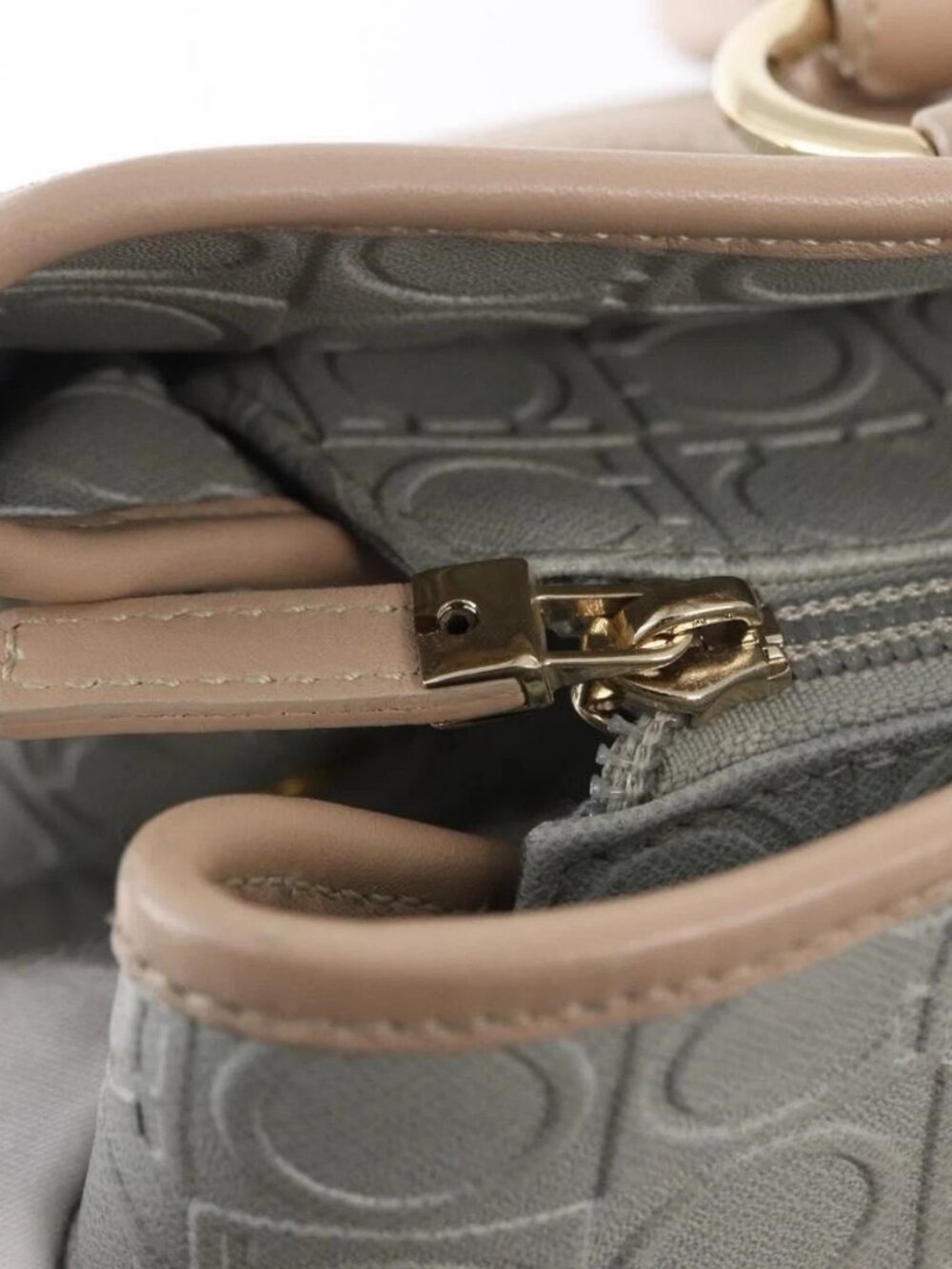 Salvatore Ferragamo Gancini Tote Bag Leather Gray Gold Auth BA8969 - Picture 10 of 14